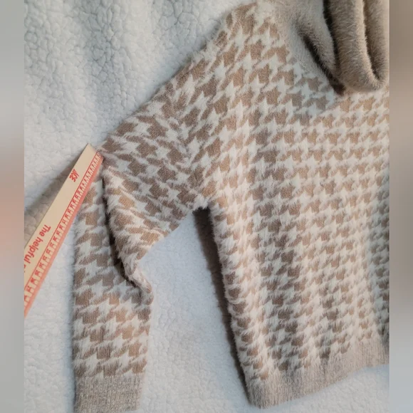 KUT from the Kloth Size-M Evea Camel Cream Houndstooth Turtleneck Sweater - Picture 6 of 12